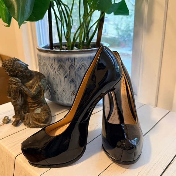 Pour La Victoire Shoes - Pour La Victoire | Glossy Black Platform Stilettos